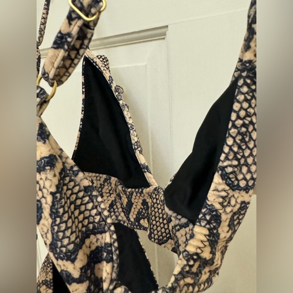 NWT Kai Lani Ruffle One Piece Size Small - Picture 4 of 7